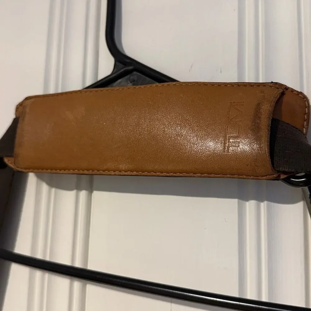 Tumi vintage brown leather minimalist crossbody messenger laptop briefcase bag